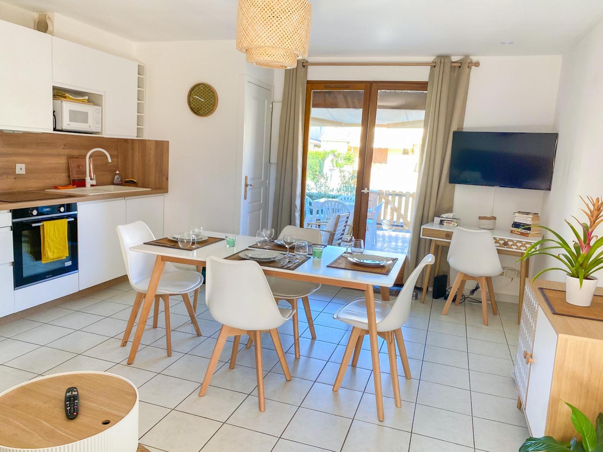 Maison "Douceurs D'Ete " Maison De Vacances Bord De Mer A Vias Plage - 600M De La Plage Et Du Canal Du Midi - Piscine Residentielle, Wifi Fibre, Activites Et Loisirs المظهر الخارجي الصورة